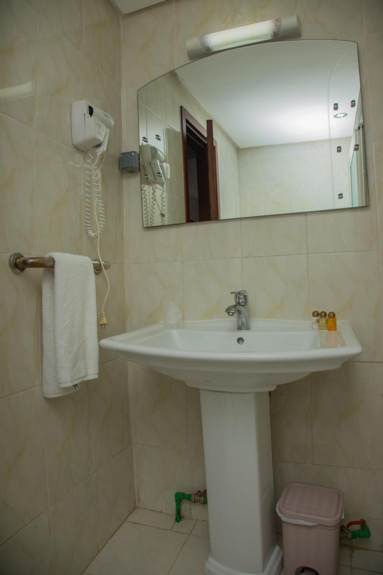 Hotel La Rose Blanche Abidżan Zewnętrze zdjęcie