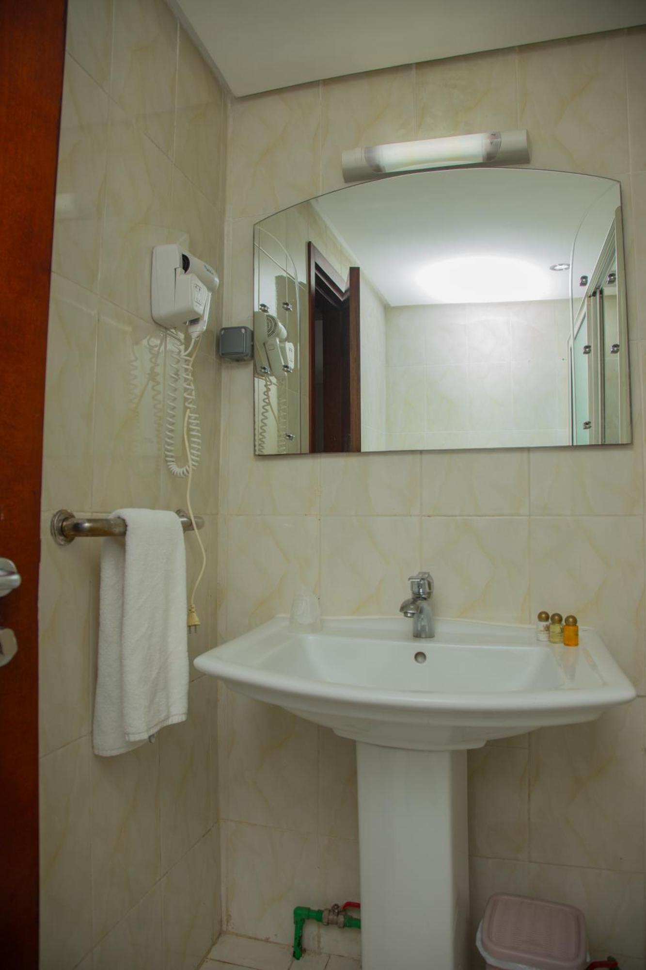 Hotel La Rose Blanche Abidżan Zewnętrze zdjęcie